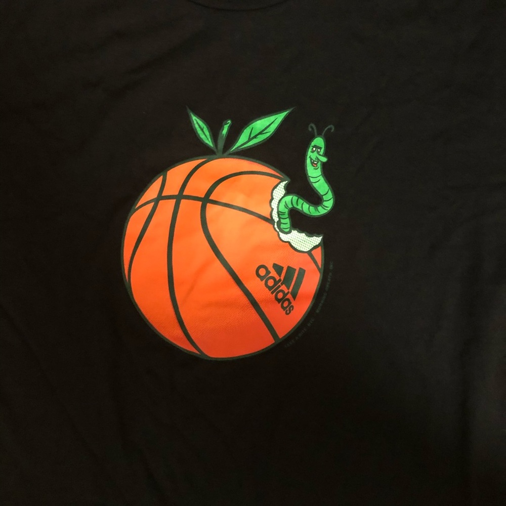 🏀 NWT Adidas Basketball NYC Take A Bite T-Shirt - Picture 4 of 7